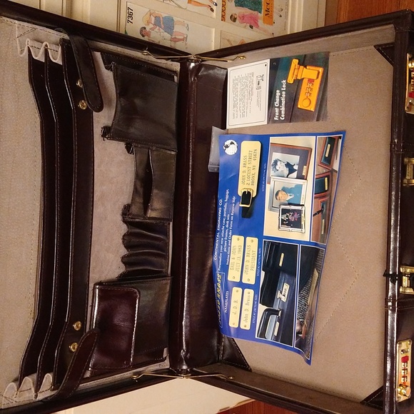 NIB Heritage burgundy leather attached case - Picture 8 of 11